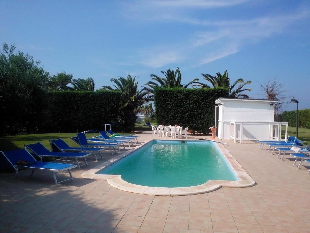 Oasi Degli Angeli Hotel Zapponeta Luaran gambar
